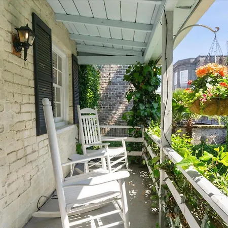 Villa 16 E Jones Carriage House